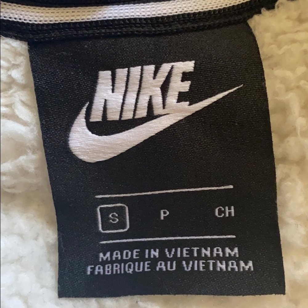 Nike - Picture 3 of 3